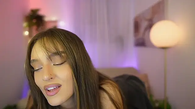 Clara Nia online show from 02-18-26, 07:21