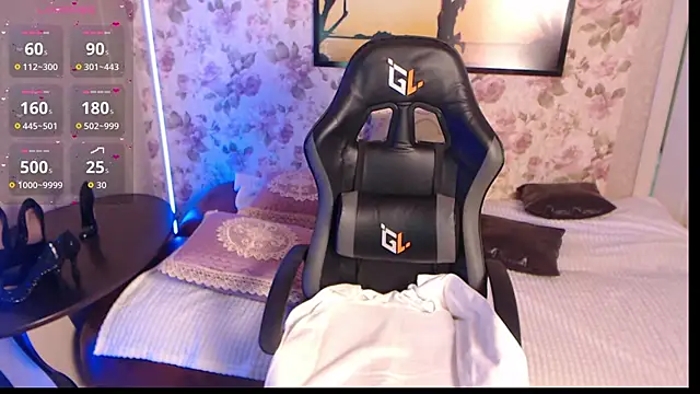 Snapshot of AliciaBlondes chatting on 02-07-26, 08:07 AliciaBlondes online show from 02-07-26, 08:07