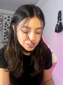 Snapshot of LiLy_kIndly chatting on 12-17-25, 09:32 LiLy kIndly online show from 12-17-25, 09:32