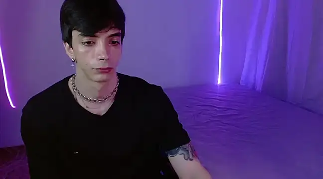 H3ll B0I online show from 02-02-25, 05:32