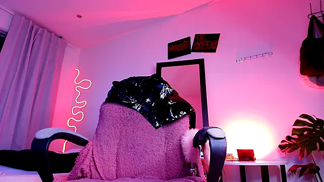 ManuEvans10 online show from 10-03-25, 10:07