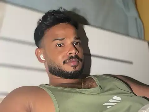 Snapshot of pine_lucas chatting on 11-23-25, 09:03 pine lucas online show from 11-23-25, 09:03