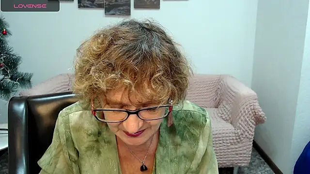 Snapshot of SexyGrandma_ chatting on 02-02-25, 08:13 SexyGrandma online show from 02-02-25, 08:13