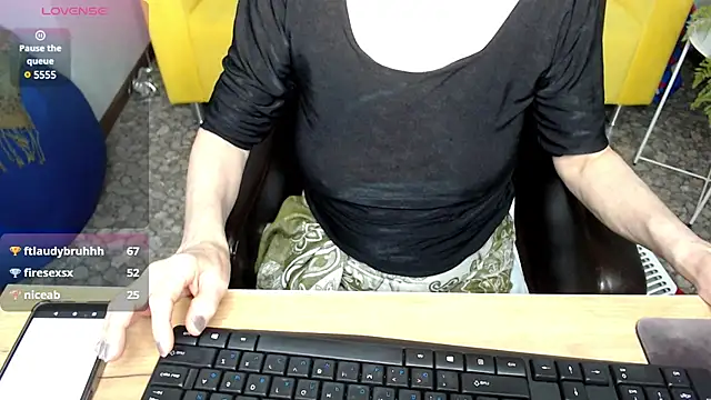 Snapshot of SexyGrandma_ chatting on 02-25-25, 12:47 SexyGrandma online show from 02-25-25, 12:47