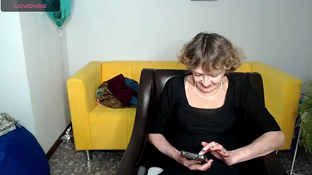 Snapshot of SexyGrandma_ chatting on 03-01-25, 01:00 SexyGrandma online show from 03-01-25, 01:00