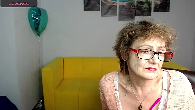 Snapshot of SexyGrandma_ chatting on 03-03-25, 09:05 SexyGrandma online show from 03-03-25, 09:05
