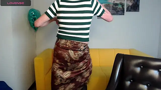Snapshot of SexyGrandma_ chatting on 03-16-25, 04:12 SexyGrandma online show from 03-16-25, 04:12