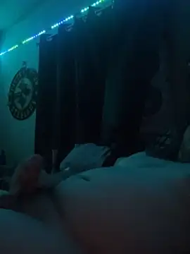 Snapshot of Seanoofss12 chatting on 04-04-26, 04:11 Seanoofss12 online show from 04-04-26, 04:11