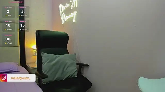 Snapshot of MelodyWinx chatting on 11-03-25, 11:15 MelodyWinx online show from 11-03-25, 11:15