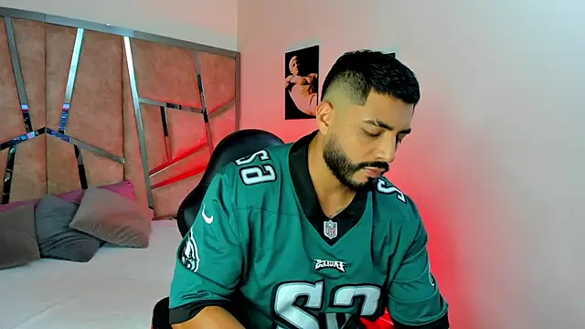 Snapshot of LeandroRusso chatting on 02-05-25, 08:25 LeandroRusso online show from 02-05-25, 08:25