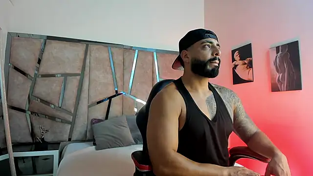 Snapshot of LeandroRusso chatting on 02-22-25, 07:47 LeandroRusso online show from 02-22-25, 07:47