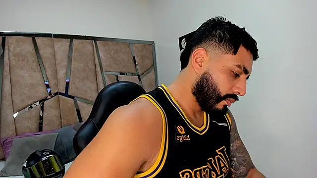 Snapshot of LeandroRusso chatting on 03-11-25, 09:15 LeandroRusso online show from 03-11-25, 09:15