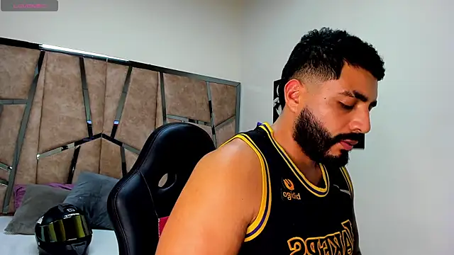 Snapshot of LeandroRusso chatting on 03-12-25, 03:57 LeandroRusso online show from 03-12-25, 03:57