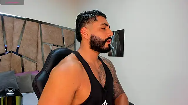 Snapshot of LeandroRusso chatting on 03-18-25, 08:48 LeandroRusso online show from 03-18-25, 08:48