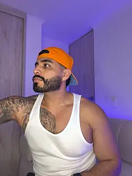 Snapshot of LeandroRusso chatting on 10-01-25, 03:12 LeandroRusso online show from 10-01-25, 03:12