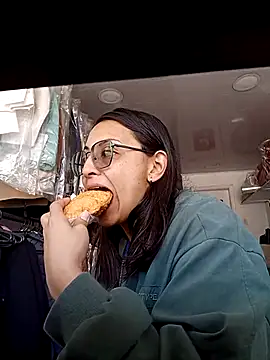 Snapshot of bri_ali chatting on 12-17-25, 02:12 bri ali online show from 12-17-25, 02:12