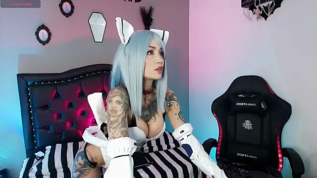 IsisRaichuu  online show from 12-19-25, 06:04