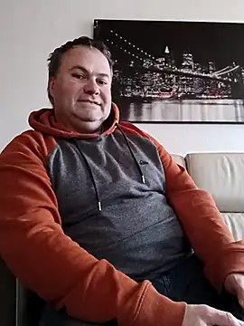 Snapshot of Pourleplasirs chatting on 03-09-25, 03:27 Pourleplasirs online show from 03-09-25, 03:27