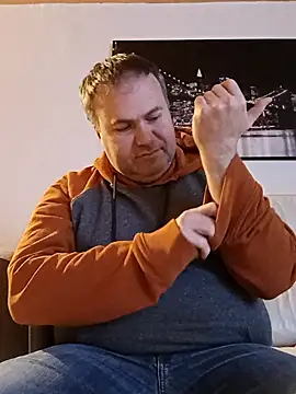 Snapshot of Pourleplasirs chatting on 03-09-25, 10:30 Pourleplasirs online show from 03-09-25, 10:30