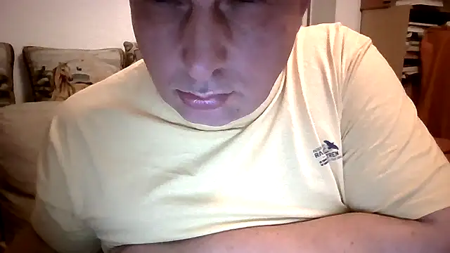 Snapshot of GrandpasDadBulg chatting on 10-26-25, 10:04 GrandpasDadBulg online show from 10-26-25, 10:04