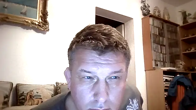 Snapshot of GrandpasDadBulg chatting on 11-18-25, 08:24 GrandpasDadBulg online show from 11-18-25, 08:24