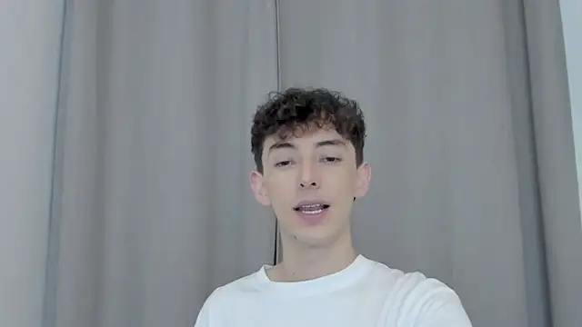 Snapshot of miketwink chatting on 10-29-25, 12:46 miketwink online show from 10-29-25, 12:46