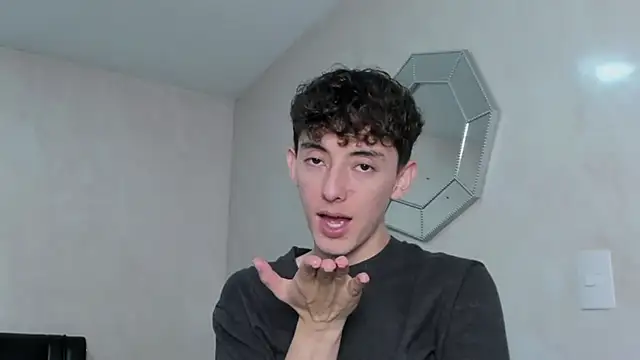 Snapshot of miketwink chatting on 11-07-25, 12:32 miketwink online show from 11-07-25, 12:32