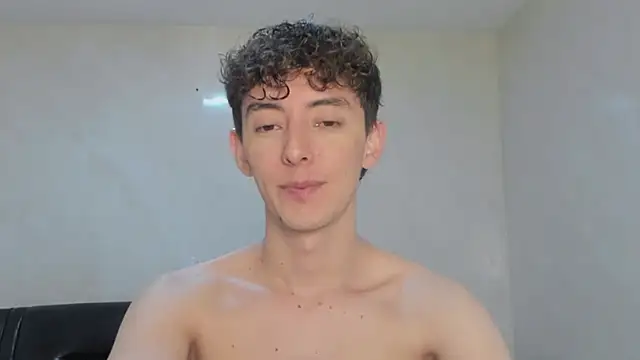 Snapshot of miketwink chatting on 11-22-25, 12:31 miketwink online show from 11-22-25, 12:31