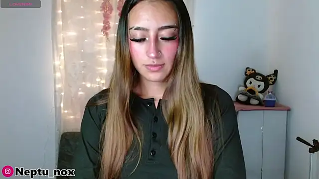 Snapshot of neptu_noxx chatting on 02-06-25, 02:44 neptu noxx online show from 02-06-25, 02:44