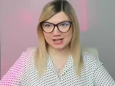 Snapshot of Lola_moree chatting on 10-25-25, 06:10 Lola moree online show from 10-25-25, 06:10