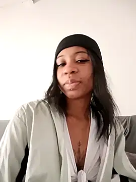 Snapshot of Zaira_Rose_ chatting on 02-15-26, 03:09 Zaira Rose online show from 02-15-26, 03:09