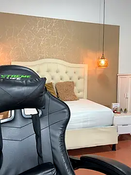 Hadley  online show from 11-18-25, 03:34