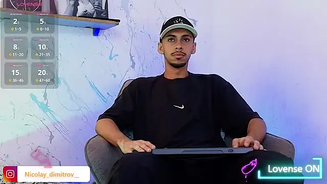 Snapshot of Sam_culhane chatting on 10-23-25, 04:56 Sam culhane online show from 10-23-25, 04:56