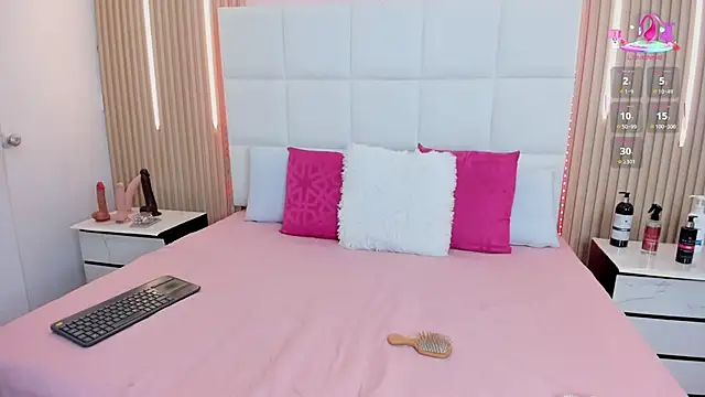 Mia greco  online show from 10-17-25, 08:11