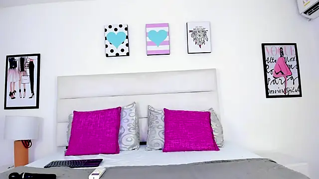 BrielaDiCaprio online show from 10-21-25, 07:58