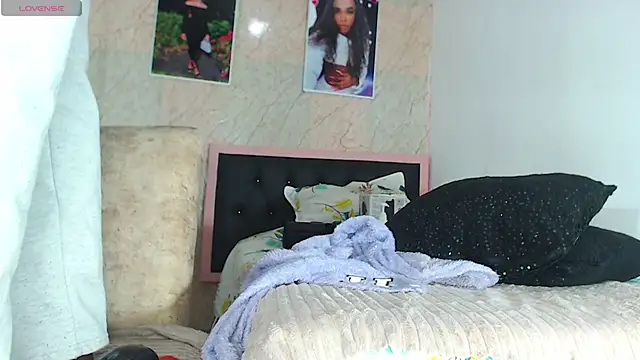 Snapshot of k_stormi_ chatting on 11-08-25, 01:28 k stormi online show from 11-08-25, 01:28