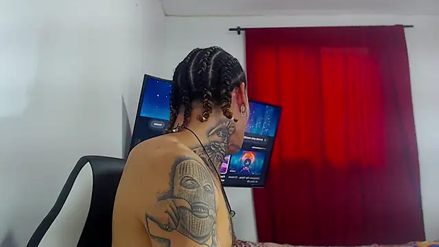 Snapshot of hot_man05 chatting on 10-24-25, 07:21 hot man05 online show from 10-24-25, 07:21