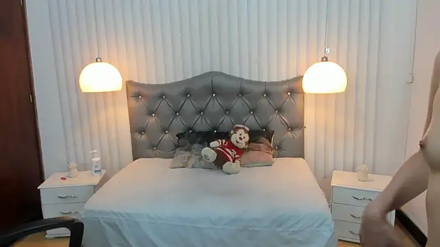 Snapshot of mia_vanucci1 chatting on 03-12-25, 06:07 mia vanucci1 online show from 03-12-25, 06:07