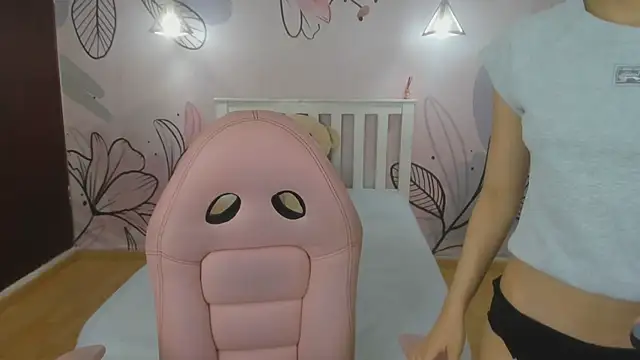 Snapshot of mia_vanucci1 chatting on 03-18-25, 03:21 mia vanucci1 online show from 03-18-25, 03:21