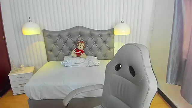 Snapshot of mia_vanucci1 chatting on 09-30-25, 07:30 mia vanucci1 online show from 09-30-25, 07:30