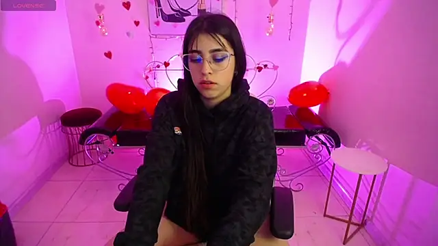 Adri Gomez  online show from 02-15-25, 06:33