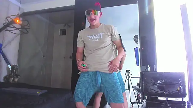 Snapshot of Thomas_May4rs chatting on 02-19-25, 10:34 Thomas May4rs online show from 02-19-25, 10:34