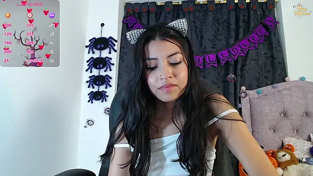 Snapshot of ellajonz chatting on 10-24-25, 01:13 ellajonz online show from 10-24-25, 01:13