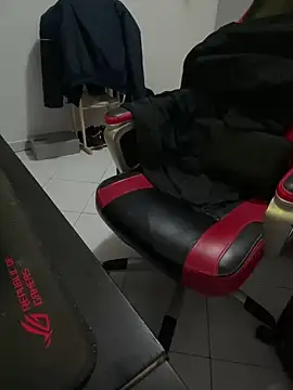 Snapshot of alexgun8 chatting on 02-10-25, 12:50 alexgun8 online show from 02-10-25, 12:50