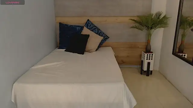 brendathompson  online show from 10-17-25, 01:42