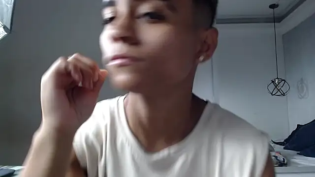 Liiamthompson online show from 02-10-25, 11:36