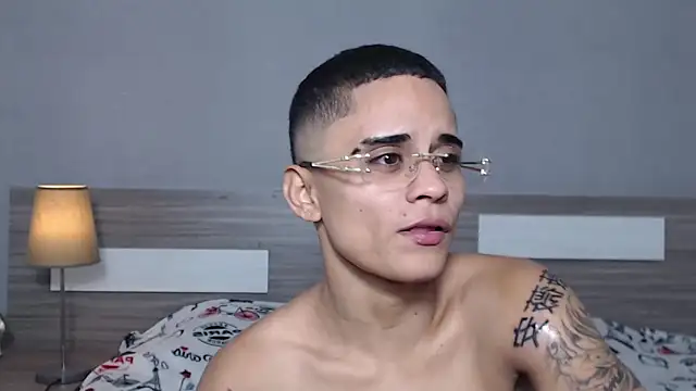 Liiamthompson online show from 10-09-25, 10:35