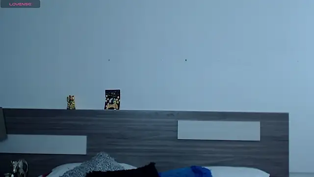 Liiamthompson online show from 10-24-25, 01:07