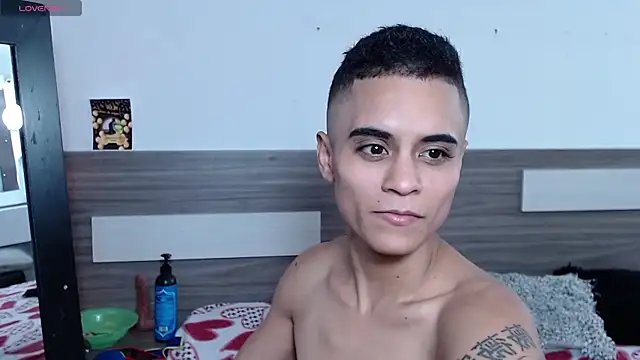 Liiamthompson online show from 11-22-25, 09:25