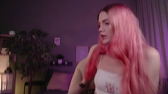 Gretchen Mol online show from 11-05-25, 07:41